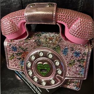 Betsey Johnson KITSCH GIMME A RING PHONE BAG PINK